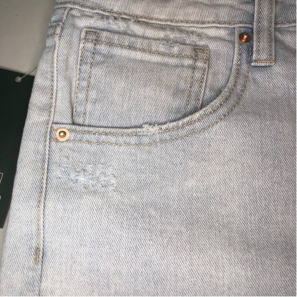 Wild Fable NWT Highest Rise Cheeky Light Wash Distressed Shorts Size 12/31 waist - Picture 4 of 12